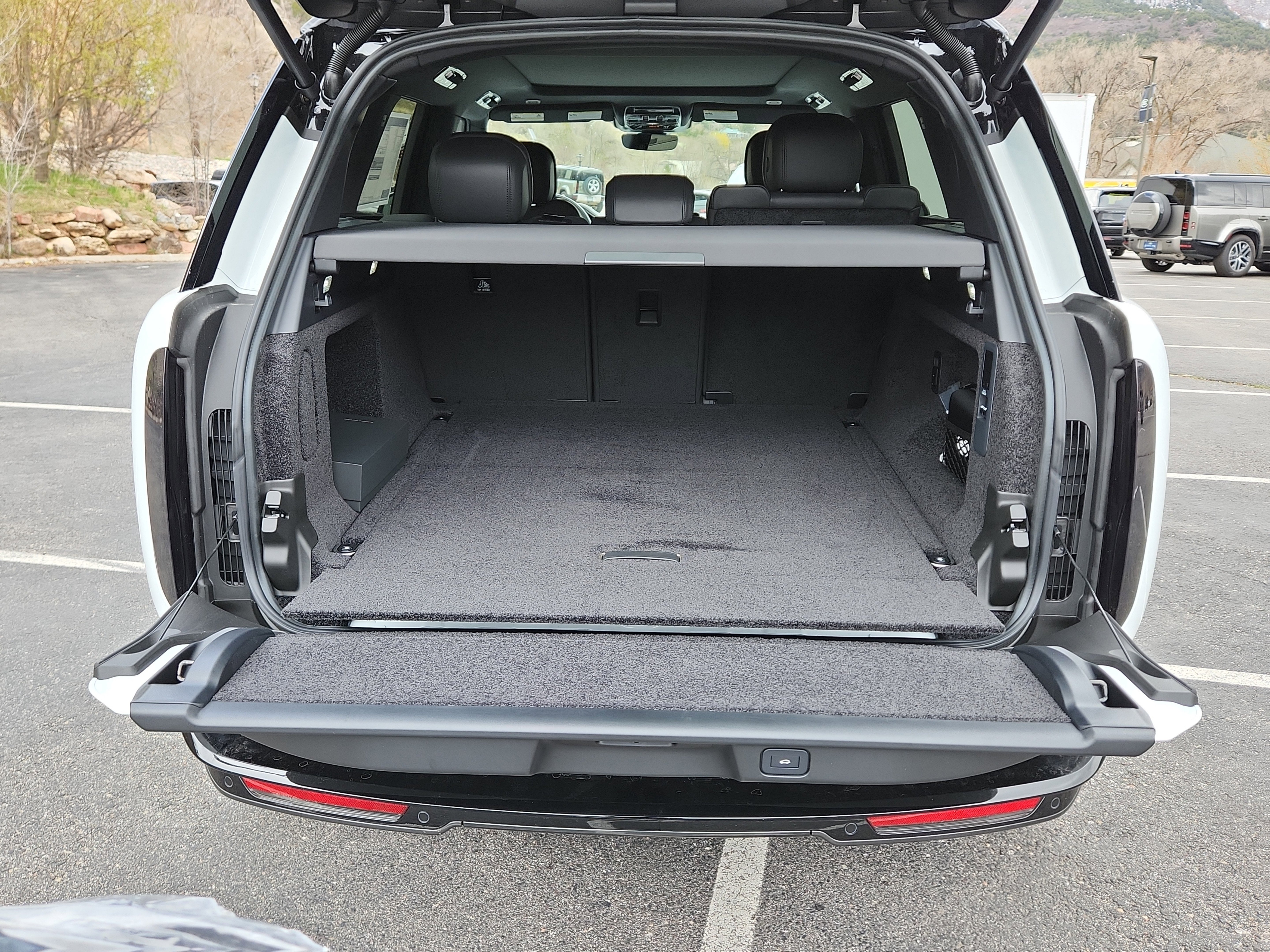 New 2025 Land Rover Range Rover SE image 17