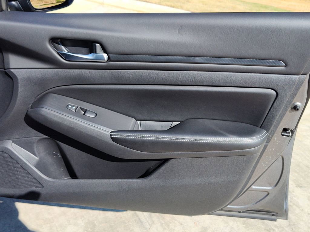 Used 2024 Nissan Altima 2.5 SV image 22