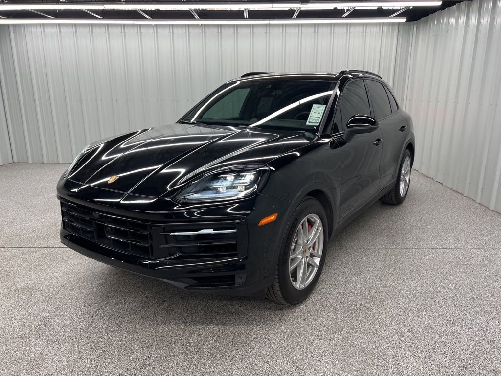 Used 2024 Porsche Cayenne S image 3