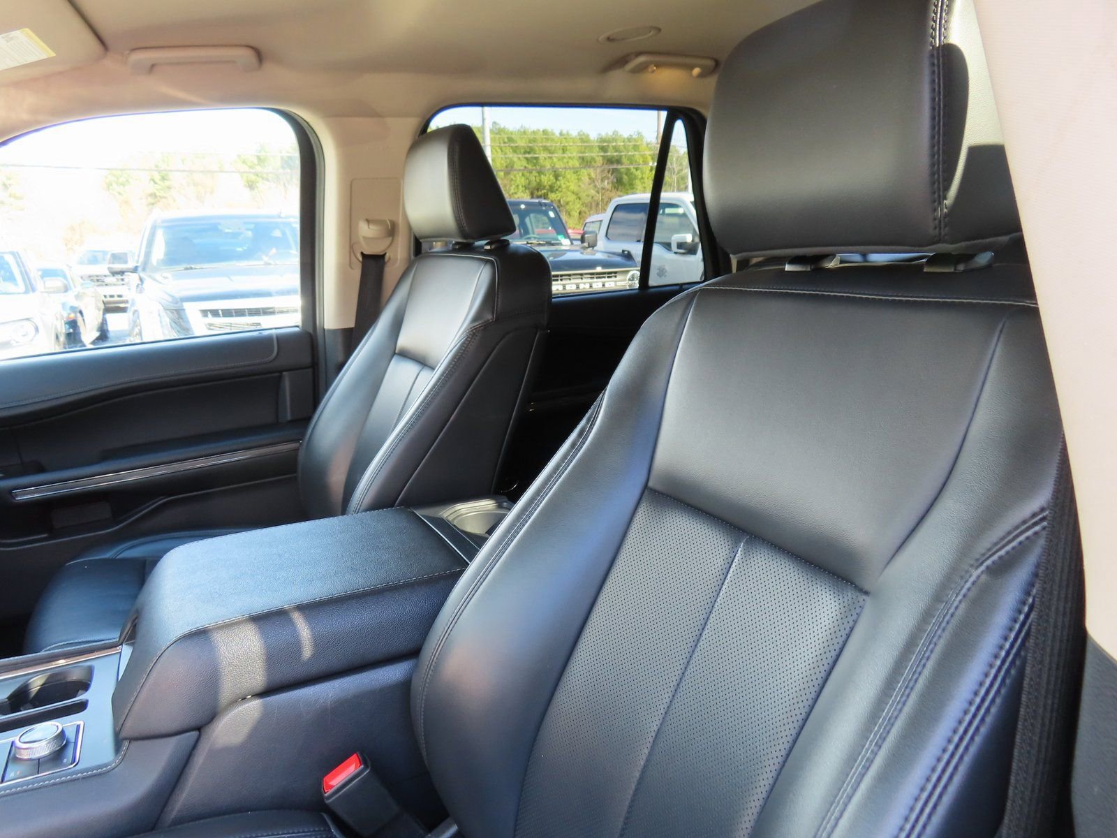 Used 2024 Ford Expedition Max XLT image 28