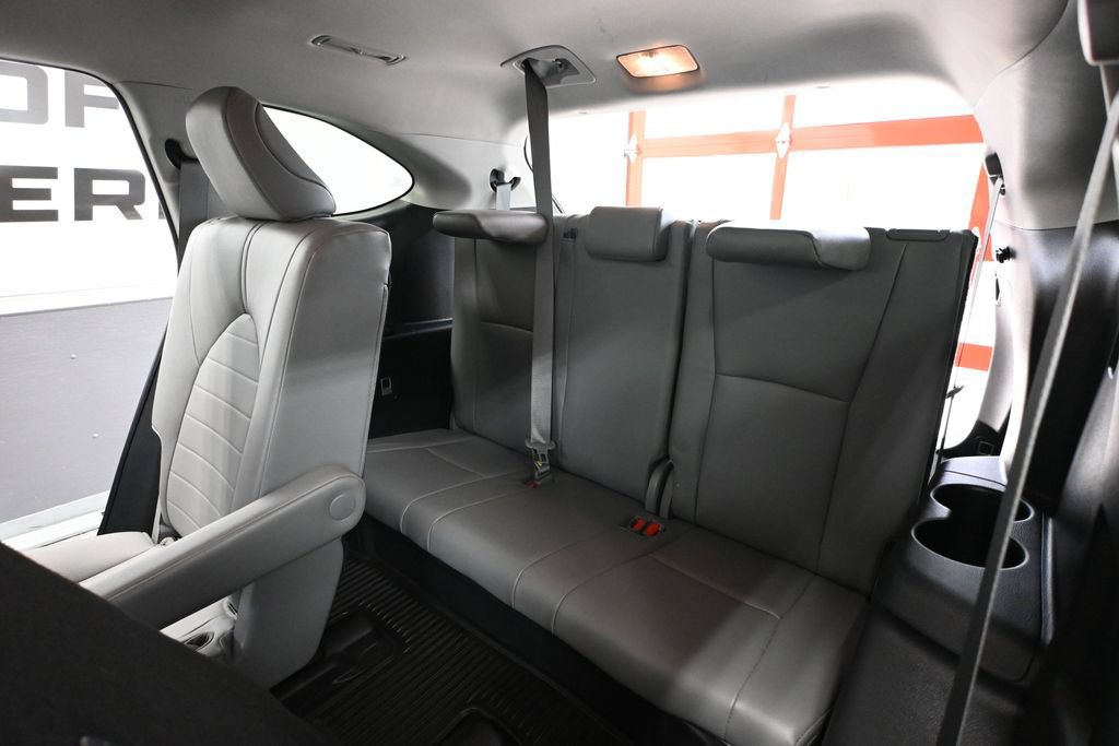 Used 2023 Toyota Highlander XLE AWD/4WD image 33