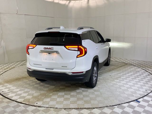 Used 2024 GMC Terrain SLT AWD/4WD image 17