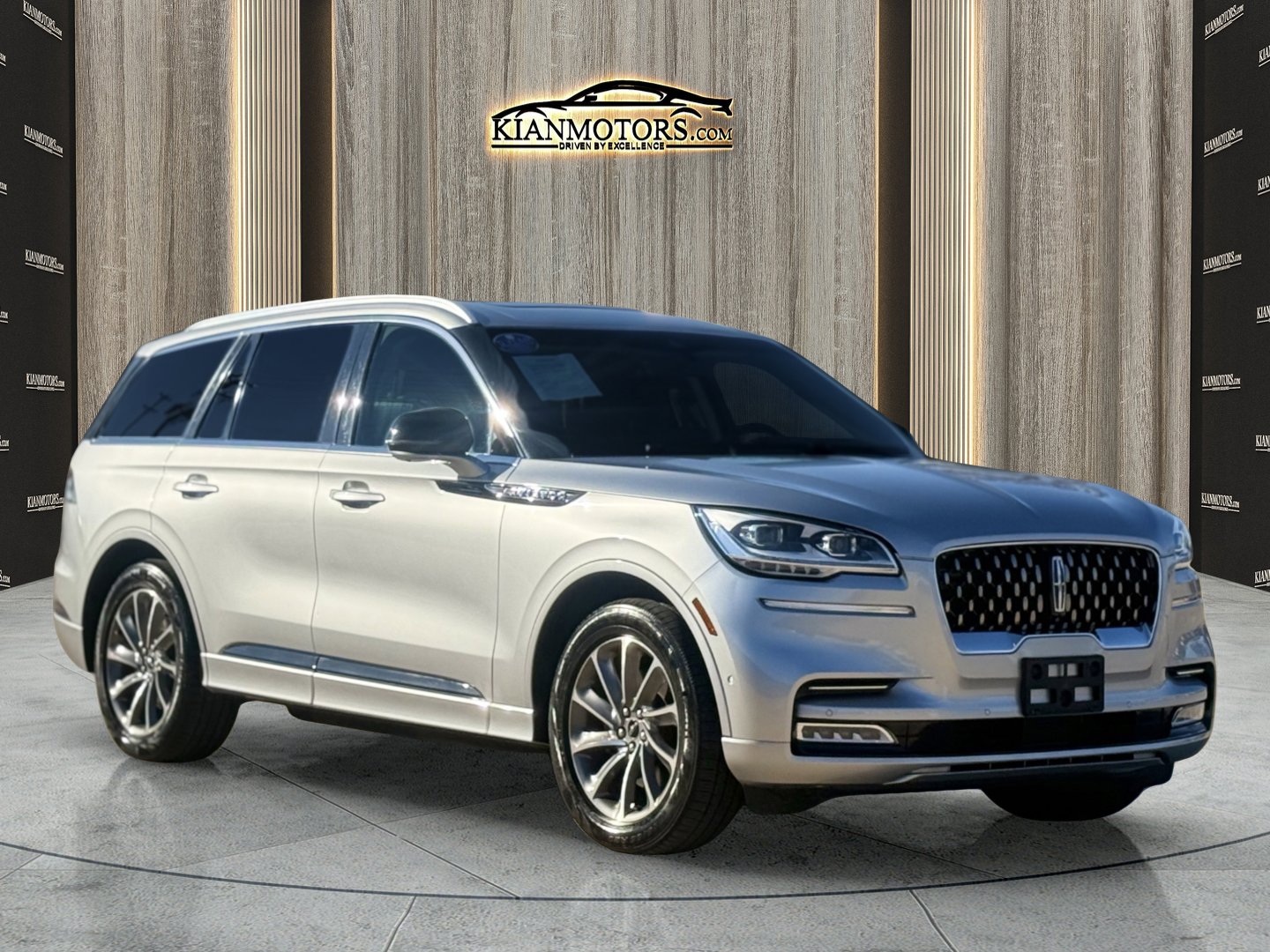 Used 2020 Lincoln Aviator Grand Touring AWD/4WD image 1