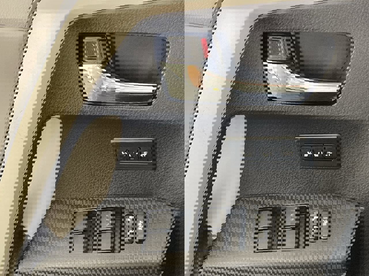 Used 2013 Toyota RAV4 Limited image 18