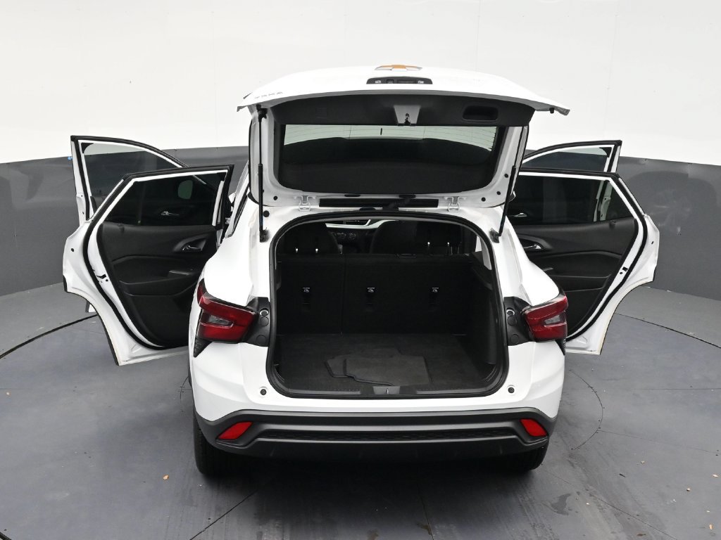 Used 2024 Chevrolet Trax LS FWD image 32