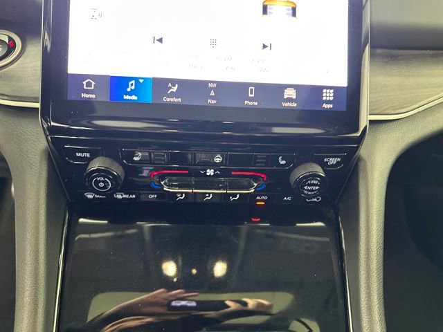 Used 2023 Jeep Grand Cherokee 4WD 4xe image 23