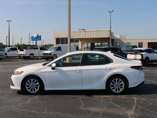 Used 2021 Toyota Camry LE image 10