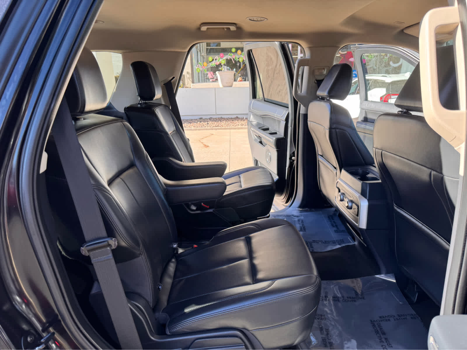 Used 2024 Ford Expedition XLT image 11