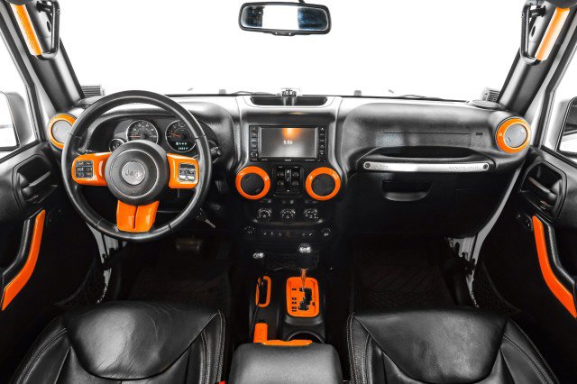 Used 2016 Jeep Wrangler Unlimited Sahara w/ Connectivity Group image 12