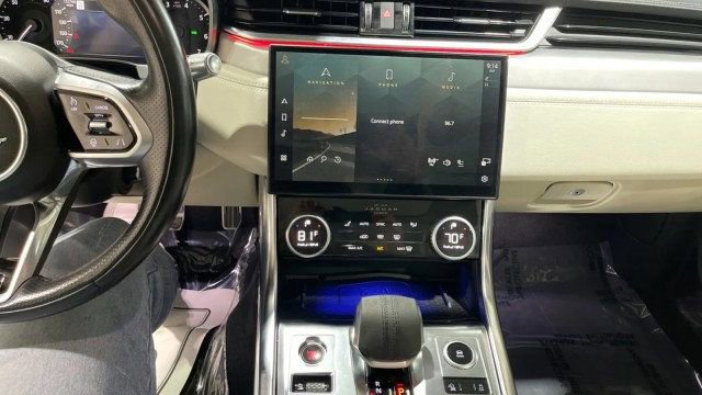 Used 2022 Jaguar XF R-Dynamic SE image 17