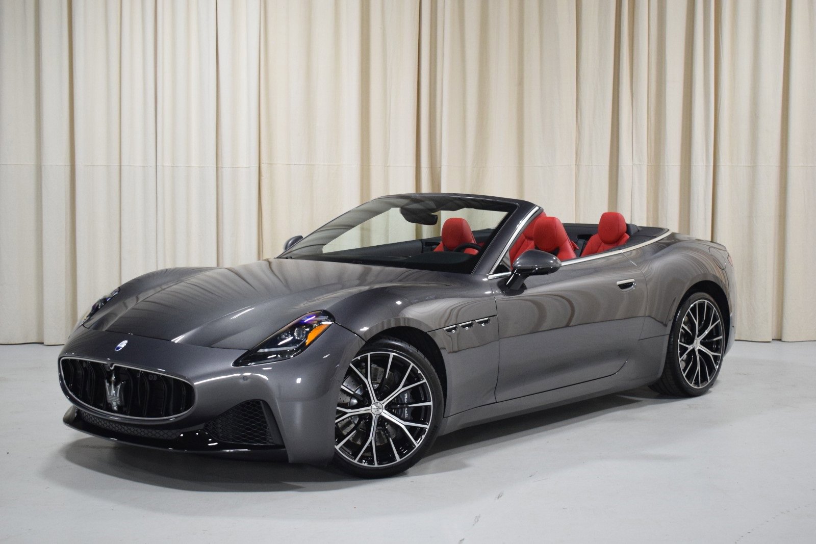 New 2026 Maserati GranCabrio Modena image 2