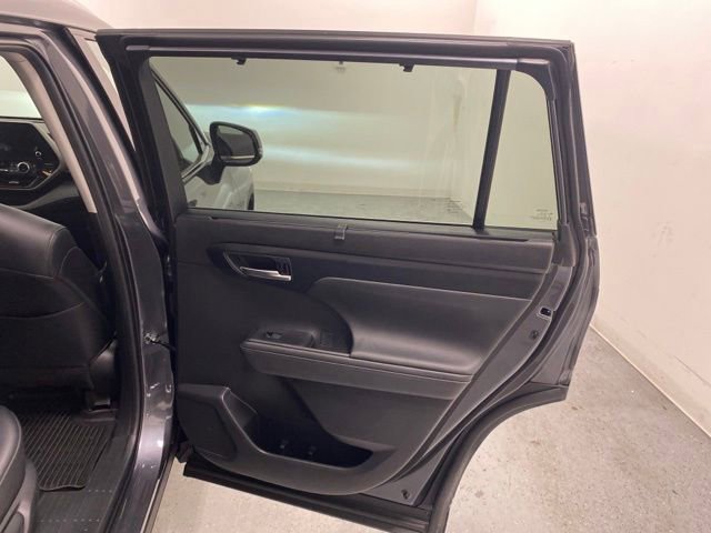 Used 2023 Toyota Highlander XLE image 35