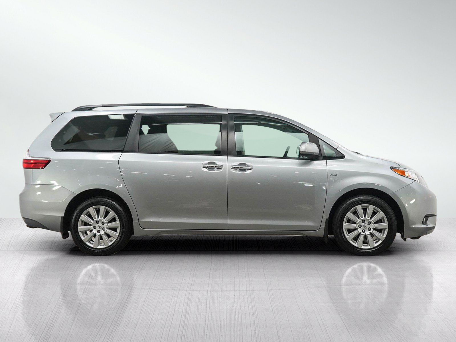 Used 2017 Toyota Sienna XLE w/ XLE Navigation Package AWD/4WD image 6
