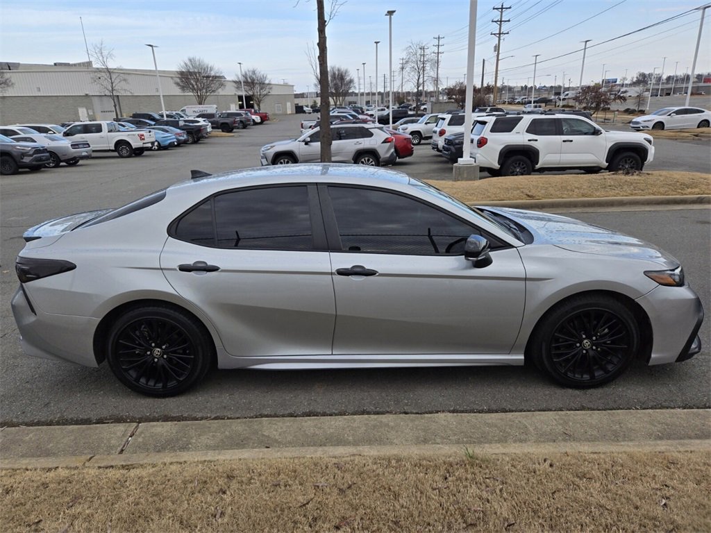 Used 2022 Toyota Camry SE image 2