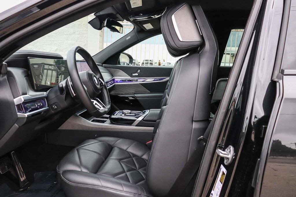 Used 2023 BMW 740i w/ Parking Assistance Package image 17