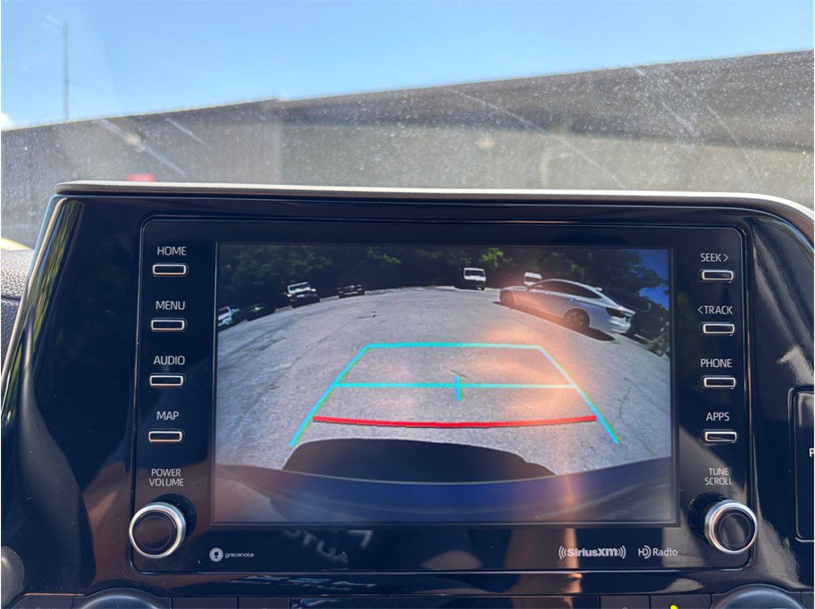 Used 2021 Toyota Highlander XLE AWD/4WD image 29