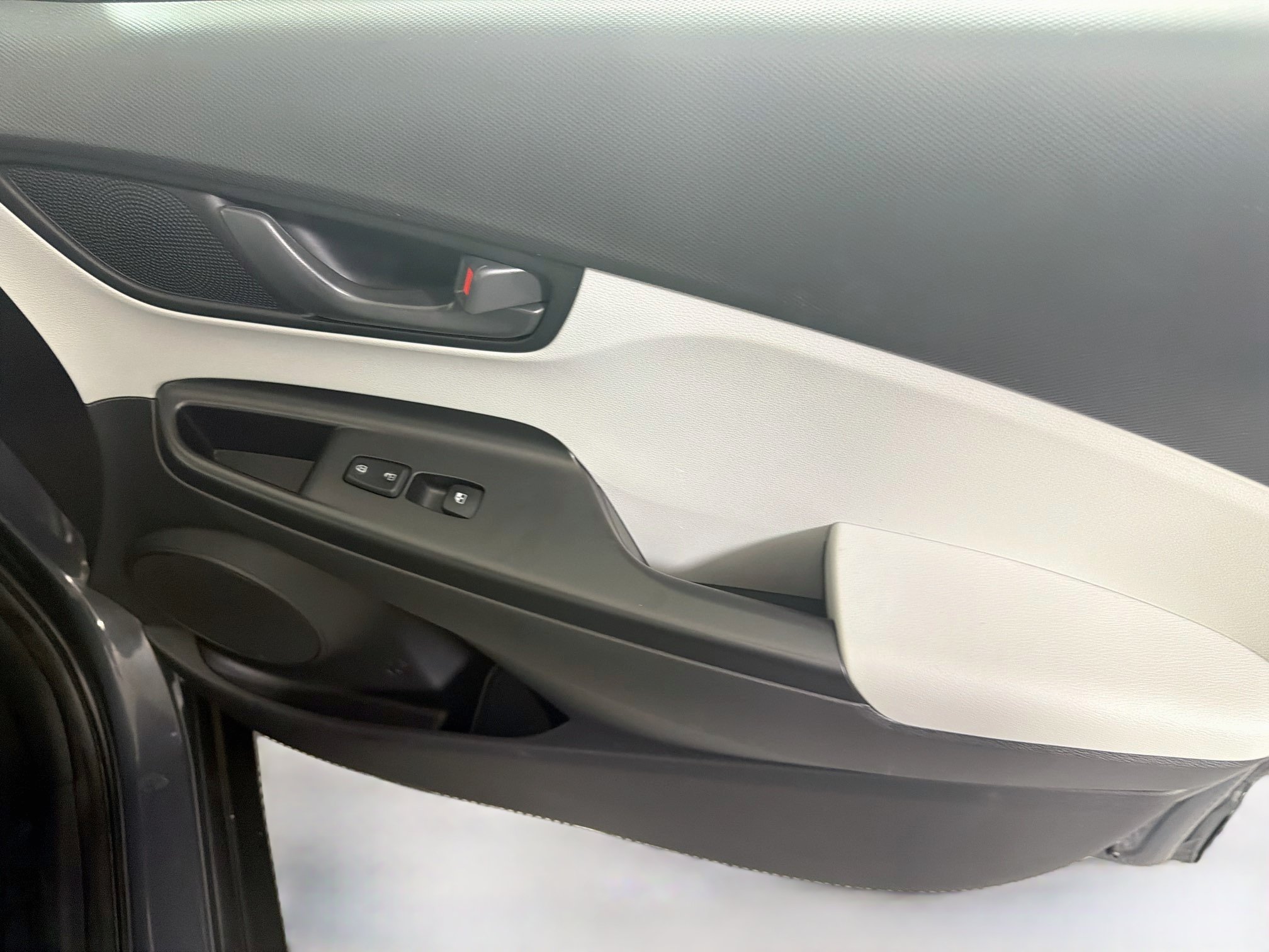 Used 2023 Hyundai Kona SEL FWD image 29
