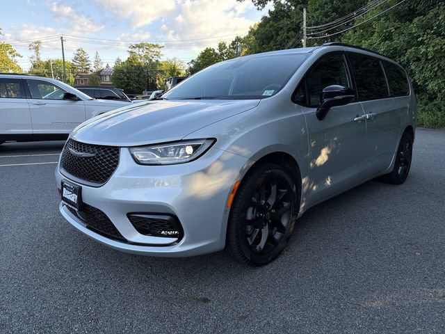 New 2026 Chrysler Pacifica Select w/ S Appearance Package AWD/4WD image 4