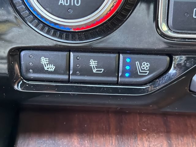 Used 2024 GMC Yukon Denali Ultimate AWD/4WD image 32