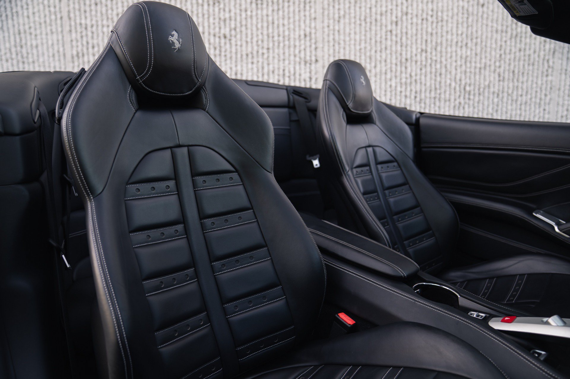Used 2017 Ferrari California T RWD image 32