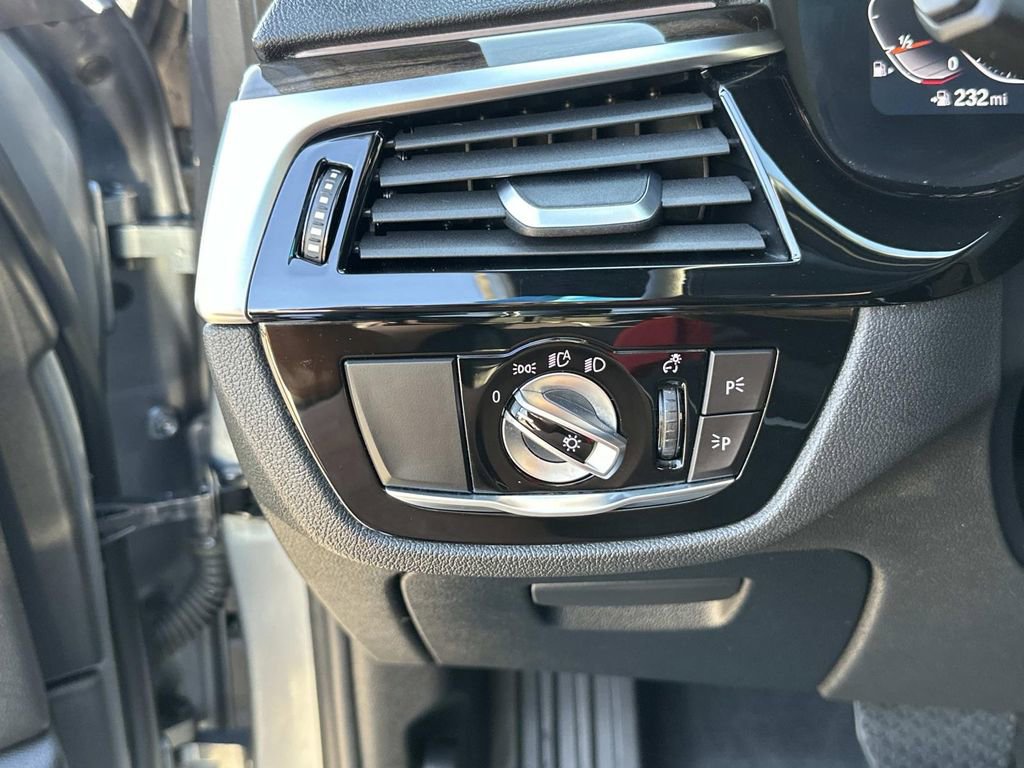 Used 2021 BMW 530i w/ Premium Package image 16