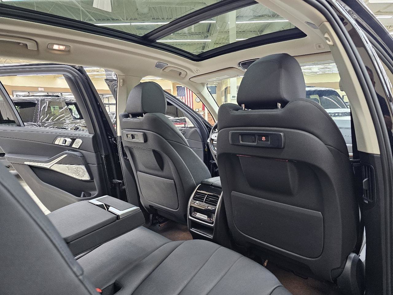Used 2020 BMW X7 xDrive40i w/ Premium Package AWD/4WD image 25