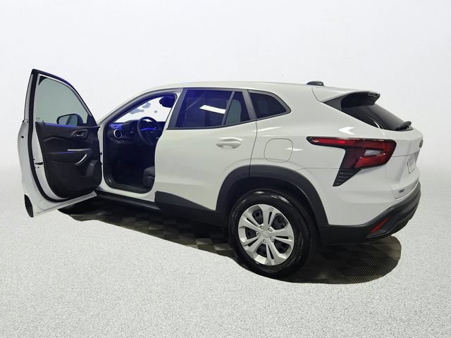 Used 2025 Chevrolet Trax LS FWD image 16