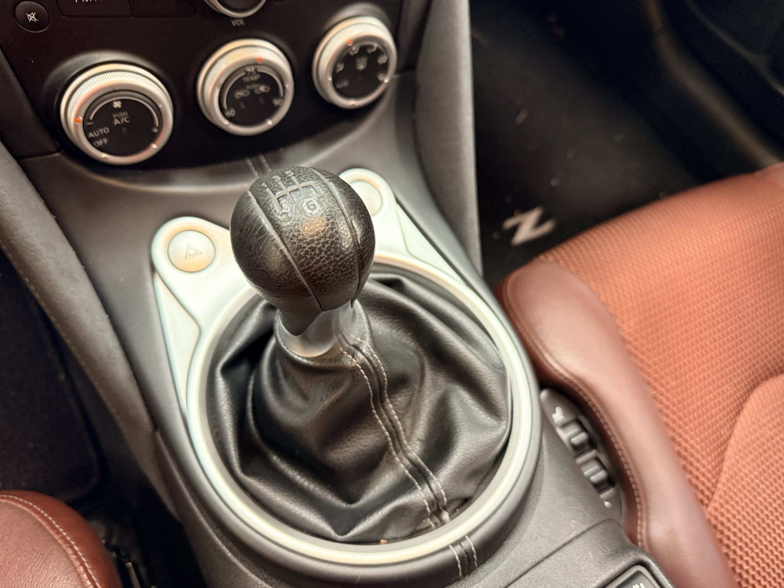 Used 2012 Nissan 370Z Touring RWD image 17