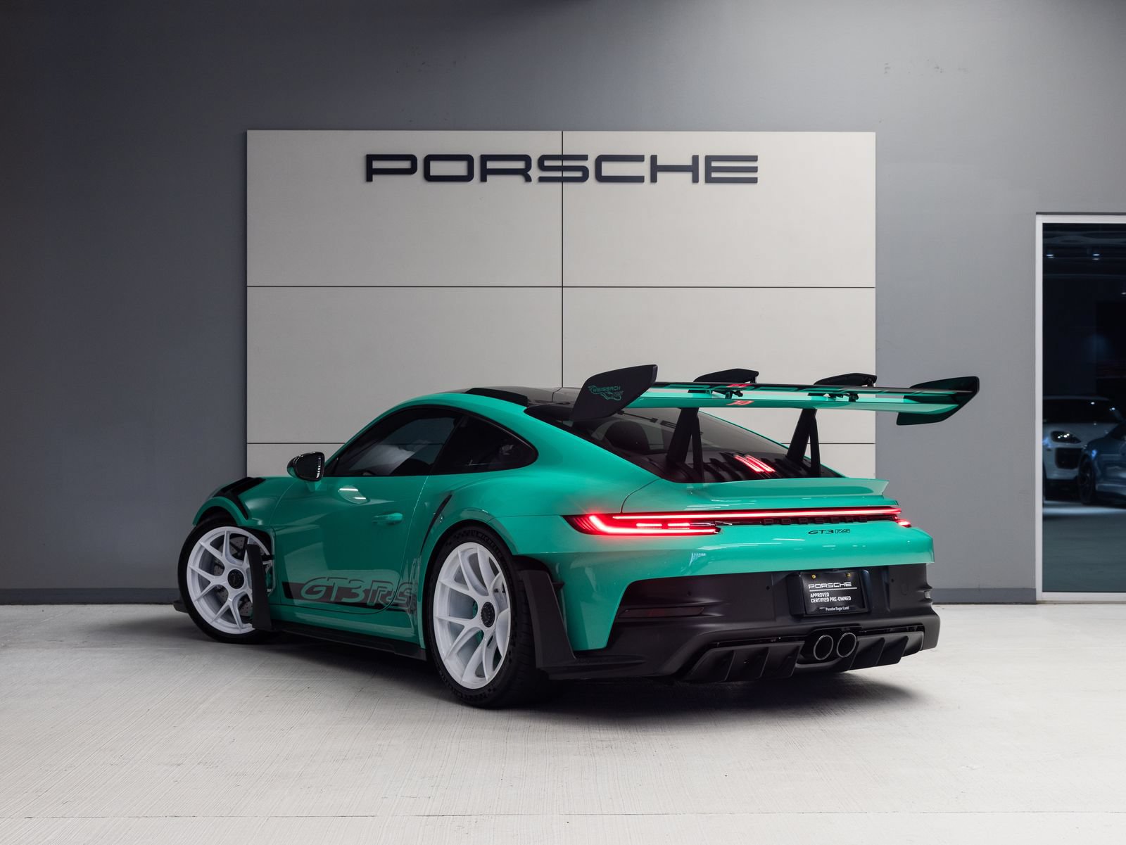 Certified 2025 Porsche 911 GT3 RS w/ Weissach Package RWD image 3