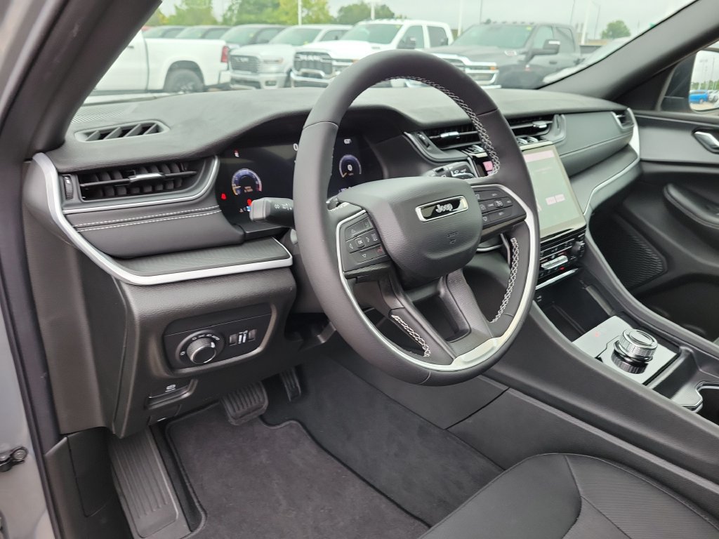 New 2027 Jeep Grand Cherokee Laredo X AWD/4WD image 13