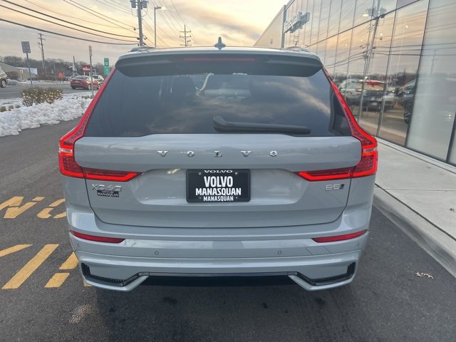 Certified 2025 Volvo XC60 B5 Plus image 4