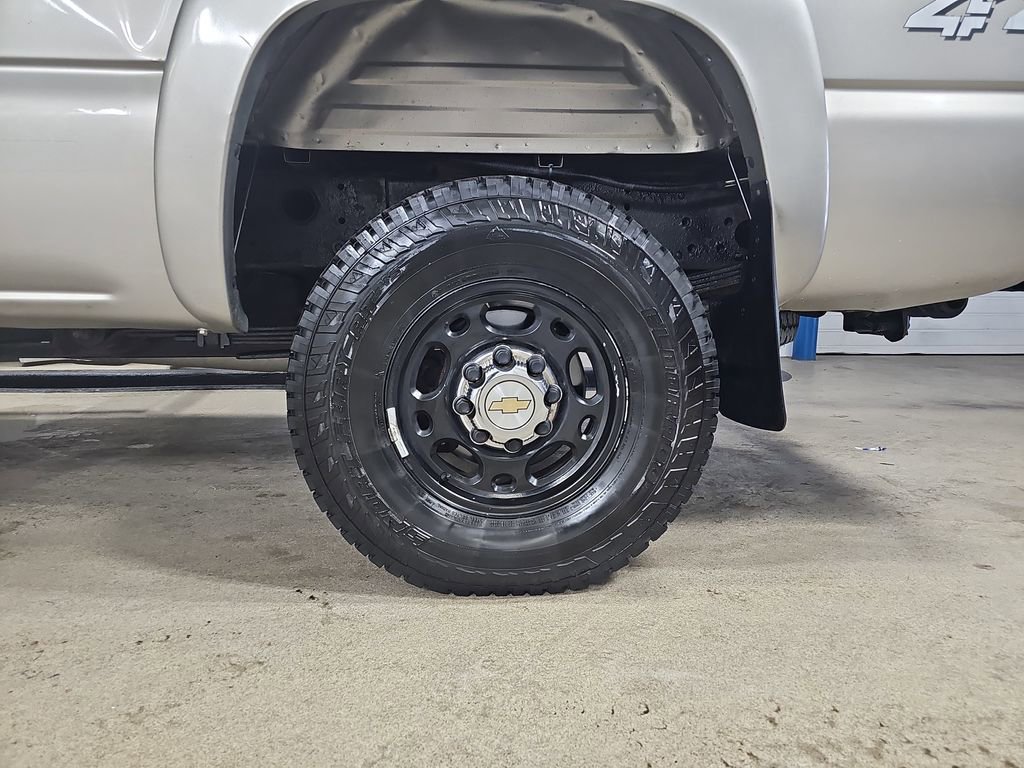 Used 2003 Chevrolet Silverado 2500 LS image 36