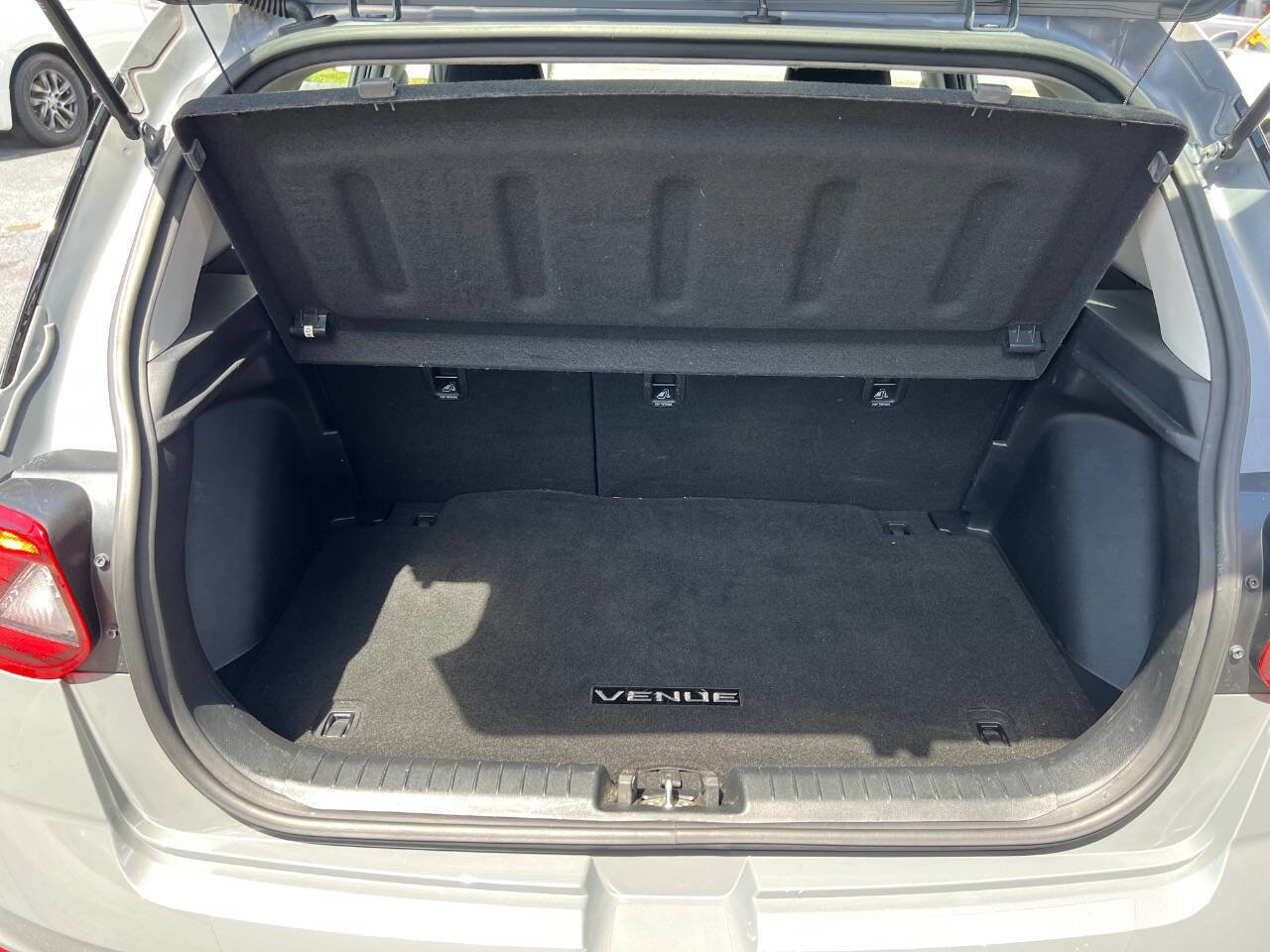 Used 2022 Hyundai Venue SE FWD image 16