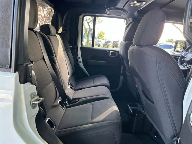 Certified 2023 Jeep Gladiator Overland AWD/4WD image 41