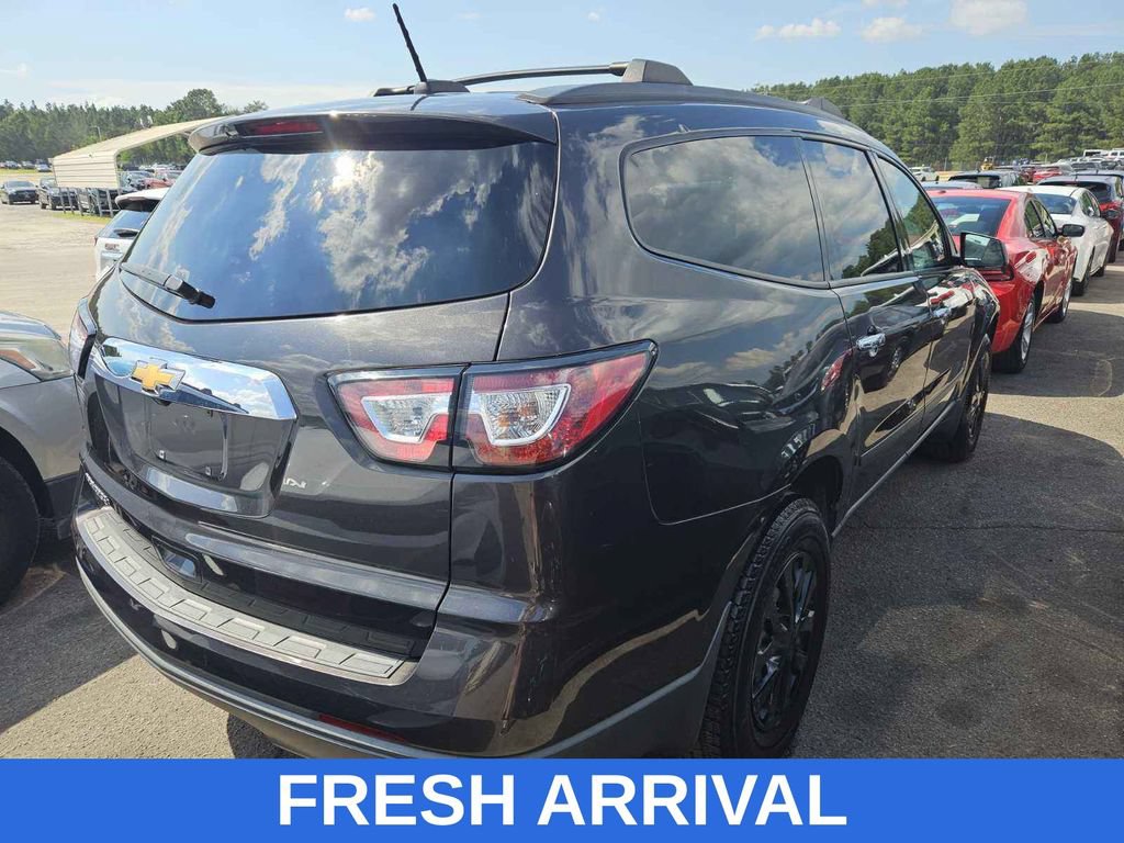 Used 2017 Chevrolet Traverse LS FWD image 2