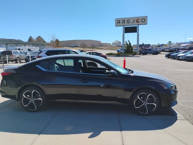 Used 2023 Nissan Altima 2.5 SR w/ SR Premium Package image 4