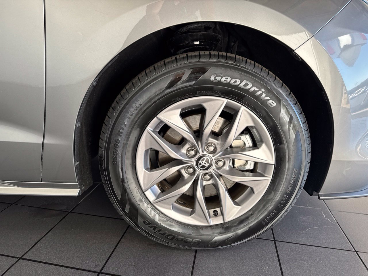 Certified 2026 Toyota Sienna LE AWD/4WD image 54