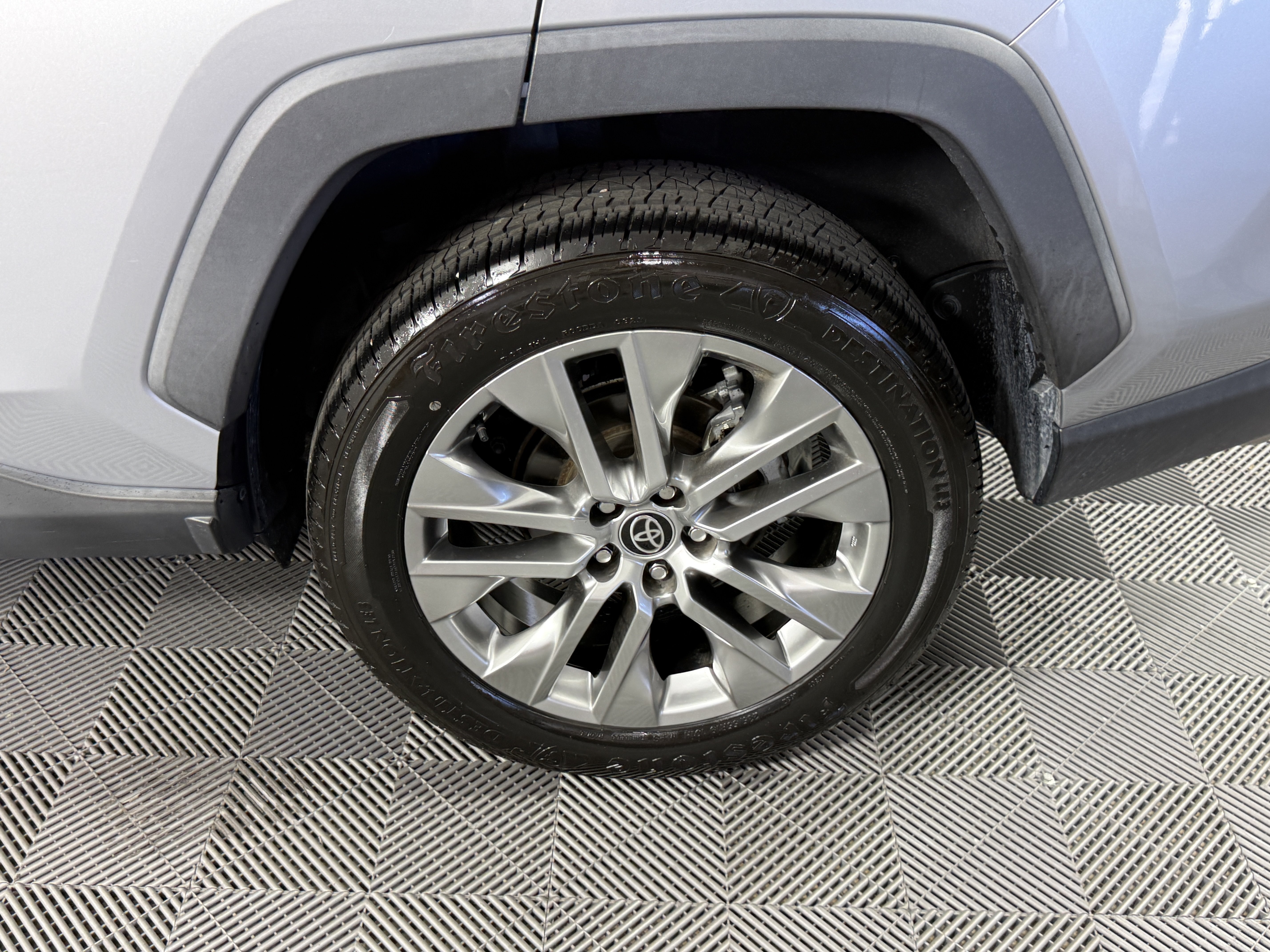 Used 2021 Toyota RAV4 XLE Premium FWD image 28