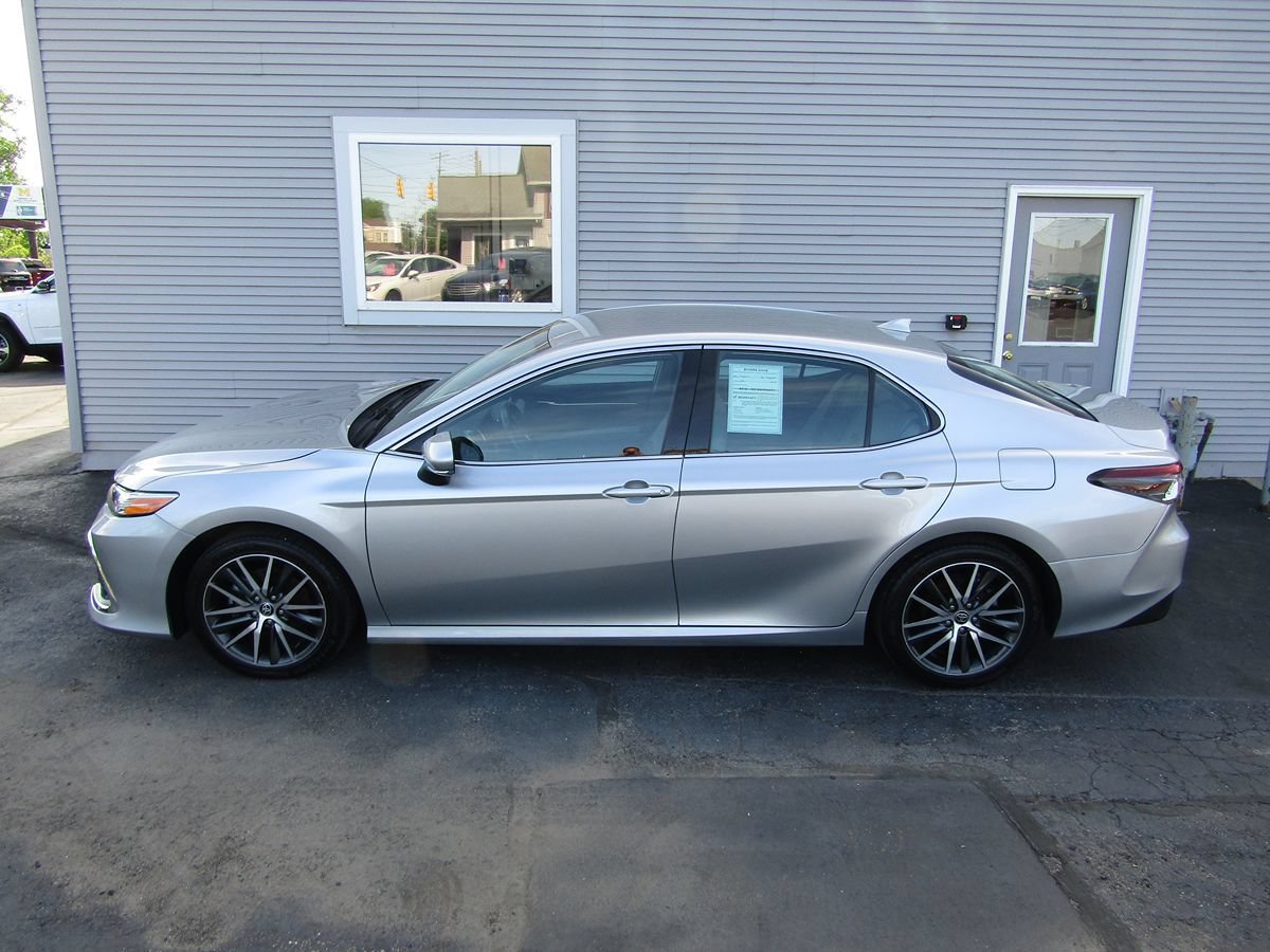 Used 2023 Toyota Camry XLE FWD image 2