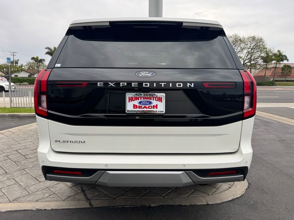 Used 2025 Ford Expedition Platinum w/ Platinum Ultimate Package AWD/4WD image 13