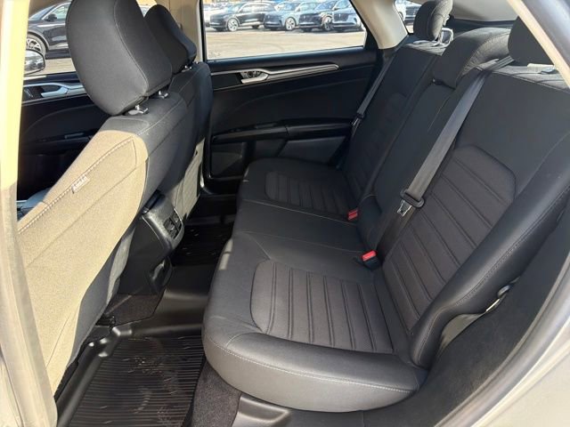 Used 2020 Ford Fusion SE image 28