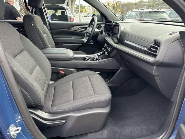 Used 2025 Chevrolet Traverse LT image 9