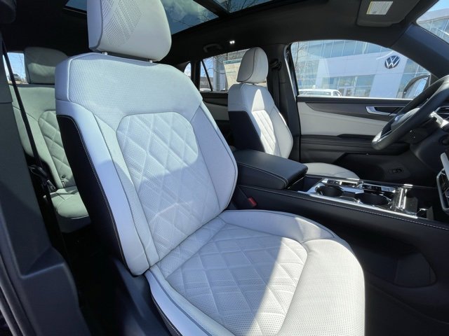 New 2025 Volkswagen Atlas Cross Sport SEL Premium R-Line image 29