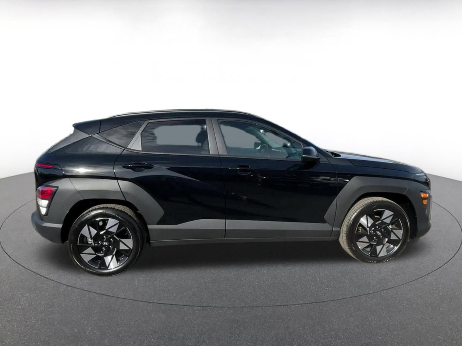 Used 2025 Hyundai Kona SEL image 16