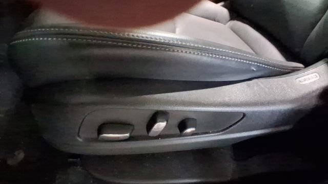 Used 2024 Cadillac XT6 Sport w/ LPO, Onyx Lite Package image 27