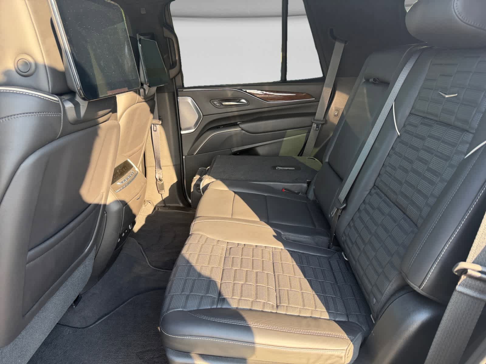 Used 2021 Cadillac Escalade Sport Platinum AWD/4WD image 17