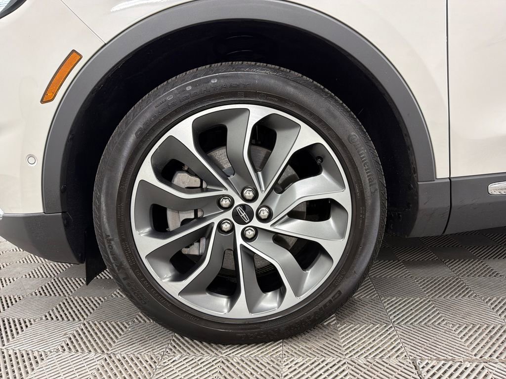 Used 2022 Lincoln Nautilus Reserve w/ Equipment Group 201A image 13