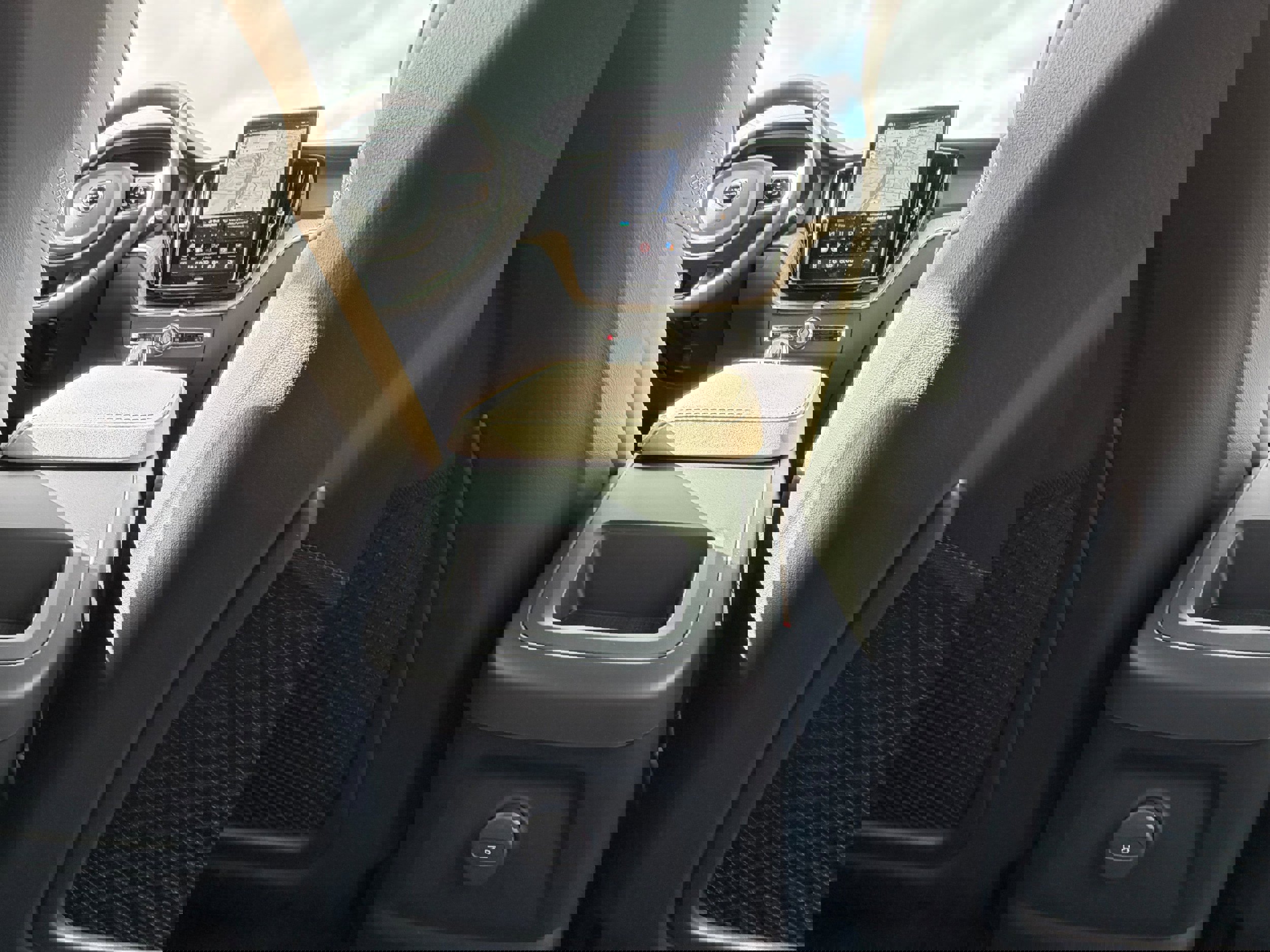 New 2026 Volvo XC60 T8 Plus w/ Protection Package Premier image 11