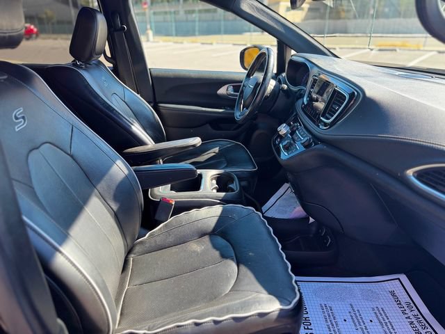 Used 2018 Chrysler Pacifica Limited w/ Advanced Safetytec Group FWD image 34