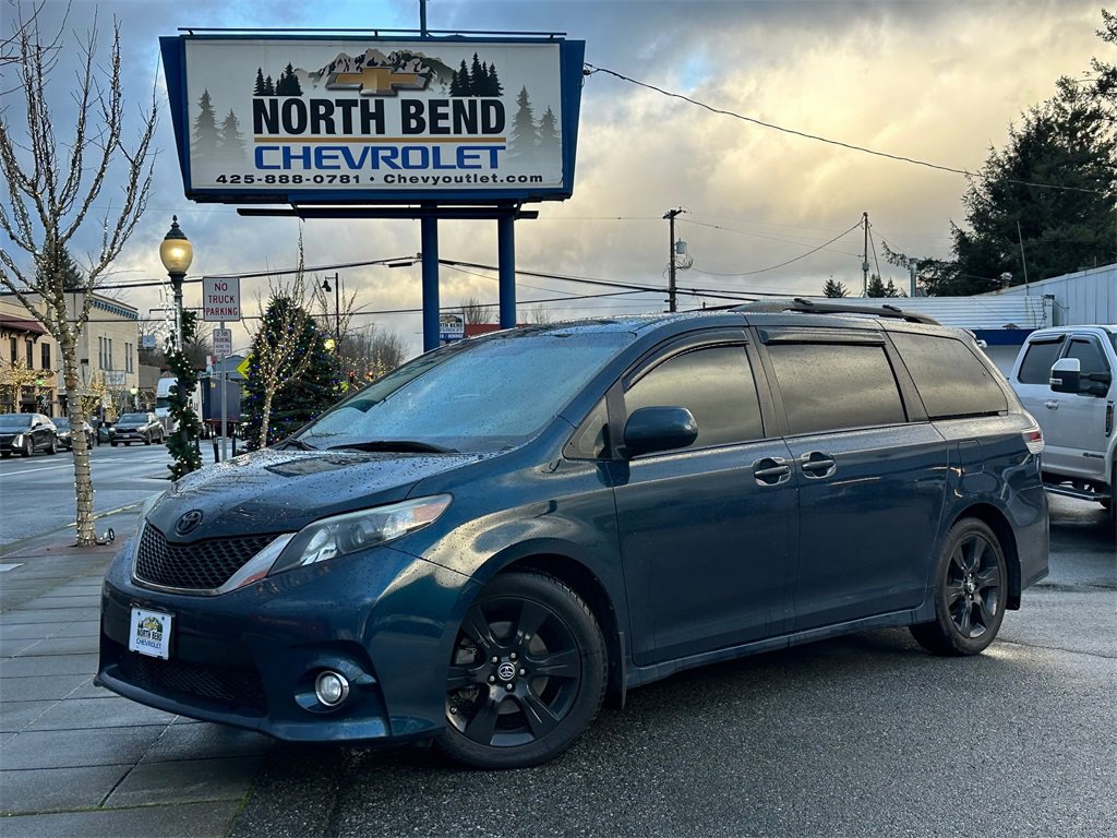 Used 2011 Toyota Sienna SE image 1
